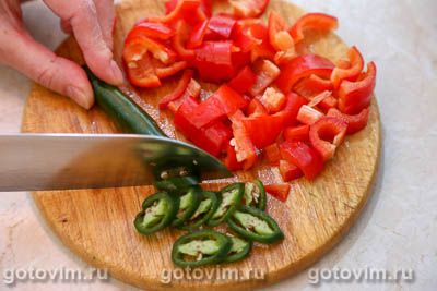 Салат из языка с авокадо, сельдереем и перцем чили Салат из языка с авокадо, сельдереем и перцем чили