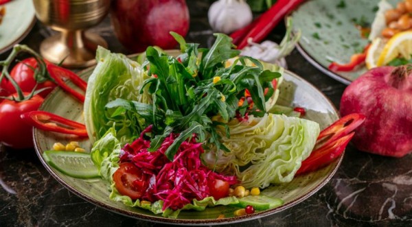 Салат по-турецки с маринованной капустой, пошаговый рецепт с фото