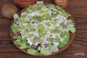 Салат с говядиной и киви
