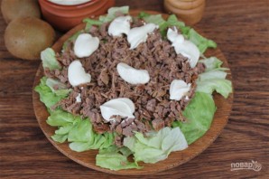 Салат с говядиной и киви