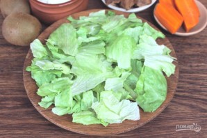 Салат с говядиной и киви