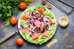 Салат с грейпфрутом и печенью