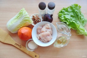 Салат с хурмой и курицей