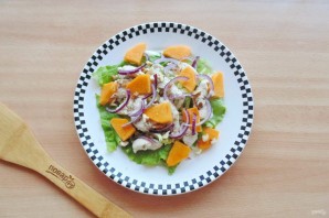 Салат с хурмой и курицей