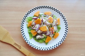 Салат с хурмой и курицей