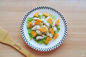 Салат с хурмой и курицей
