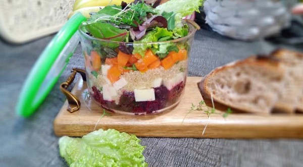 Салат с киноа, свеклой и сыром для ланч-бокса, пошаговый рецепт с фото Салат с киноа, свеклой и сыром для ланч-бокса, пошаговый рецепт с фото