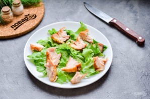 Салат с копченой курицей и грушей