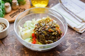 Салат с морской и пекинской капустой Салат с морской и пекинской капустой