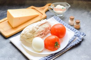 Салат с помидорами и курицей Салат с помидорами и курицей