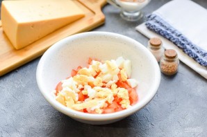 Салат с помидорами и курицей Салат с помидорами и курицей