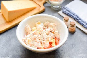 Салат с помидорами и курицей Салат с помидорами и курицей