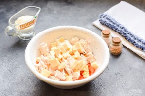 Салат с помидорами и курицей Салат с помидорами и курицей