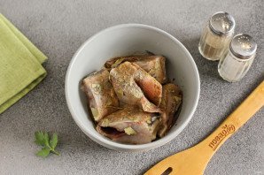 Сельдь на пару в мультиварке