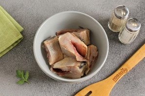 Сельдь на пару в мультиварке