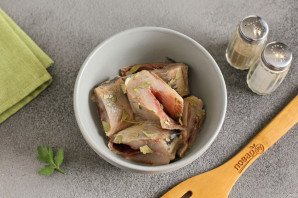 Сельдь на пару в мультиварке