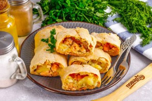 Штрудель с горбушей и картофельным салатом