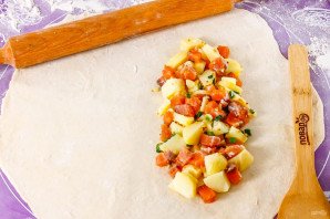 Штрудель с горбушей и картофельным салатом