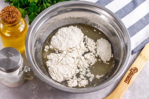 Штрудель с горбушей и картофельным салатом