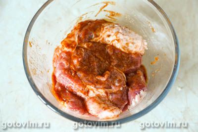 Свинина «Медвежья лапа» с начинкой из сладкого перца с чили и моцареллой