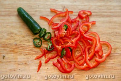 Свинина «Медвежья лапа» с начинкой из сладкого перца с чили и моцареллой