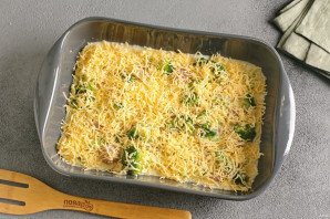 Запеканка с брокколи и лососем