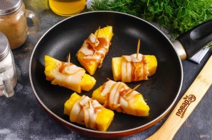 Ананас в беконе