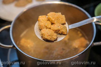 Бульон говяжий с овощными клецками