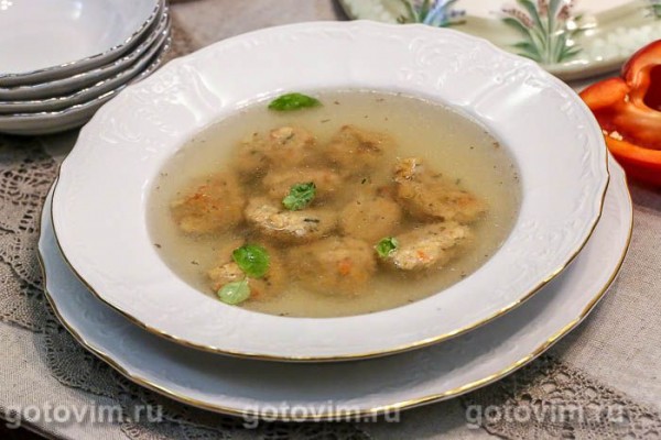 Бульон говяжий с овощными клецками