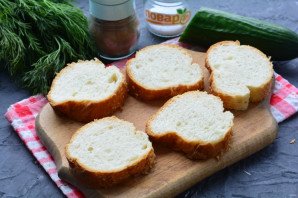 Бутерброды с рикоттой и красной рыбой