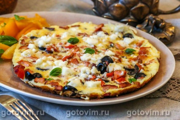 Греческий омлет с помидорами, маслинами и брынзой Греческий омлет с помидорами, маслинами и брынзой