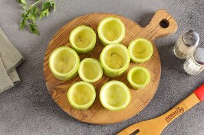 Кабачки фаршированные брынзой