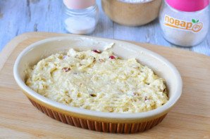 Клюквенный пирог с орехами