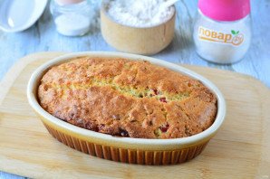 Клюквенный пирог с орехами