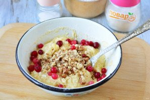 Клюквенный пирог с орехами