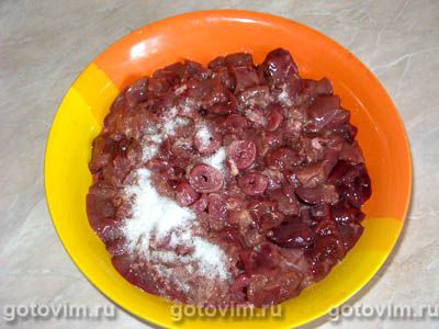 Куриная печень и сердечки, тушенные с тыквой Куриная печень и сердечки, тушенные с тыквой