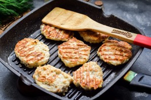 Куриные оладьи со сметаной Куриные оладьи со сметаной