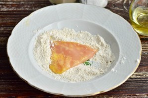 Медальоны из индейки в кунжуте