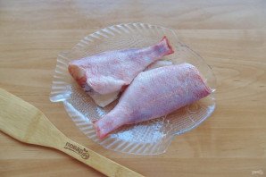 Морской окунь в духовке с лимоном