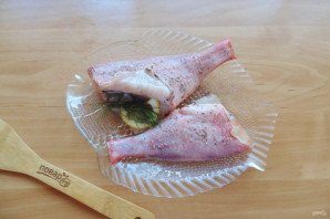 Морской окунь в духовке с лимоном