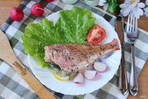 Морской окунь в духовке с лимоном