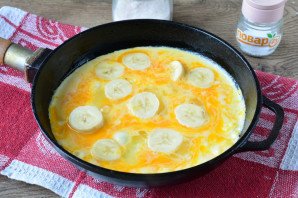 Омлет с бананом и сыром