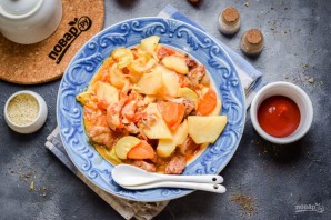 Овощное рагу с кабачками и тушенкой Овощное рагу с кабачками и тушенкой