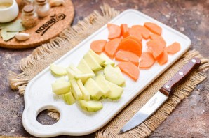 Овощное рагу с кабачками и тушенкой Овощное рагу с кабачками и тушенкой