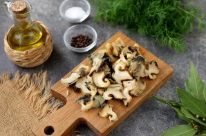 Рапаны жареные с луком Рапаны жареные с луком