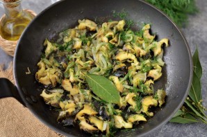 Рапаны жареные с луком Рапаны жареные с луком