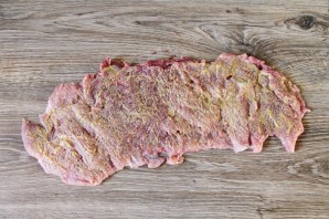 Рулет из свинины в духовке в рукаве