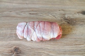 Рулет из свинины в духовке в рукаве