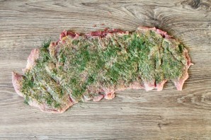 Рулет из свинины в духовке в рукаве