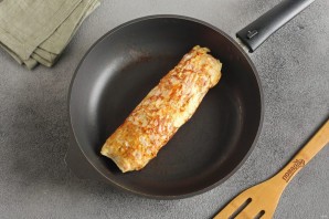 Рулетики из яйца, колбасы и сыра